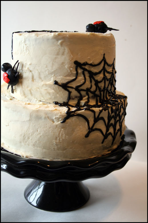  and the spiders are made of black fondant and hackedup Twizzlers